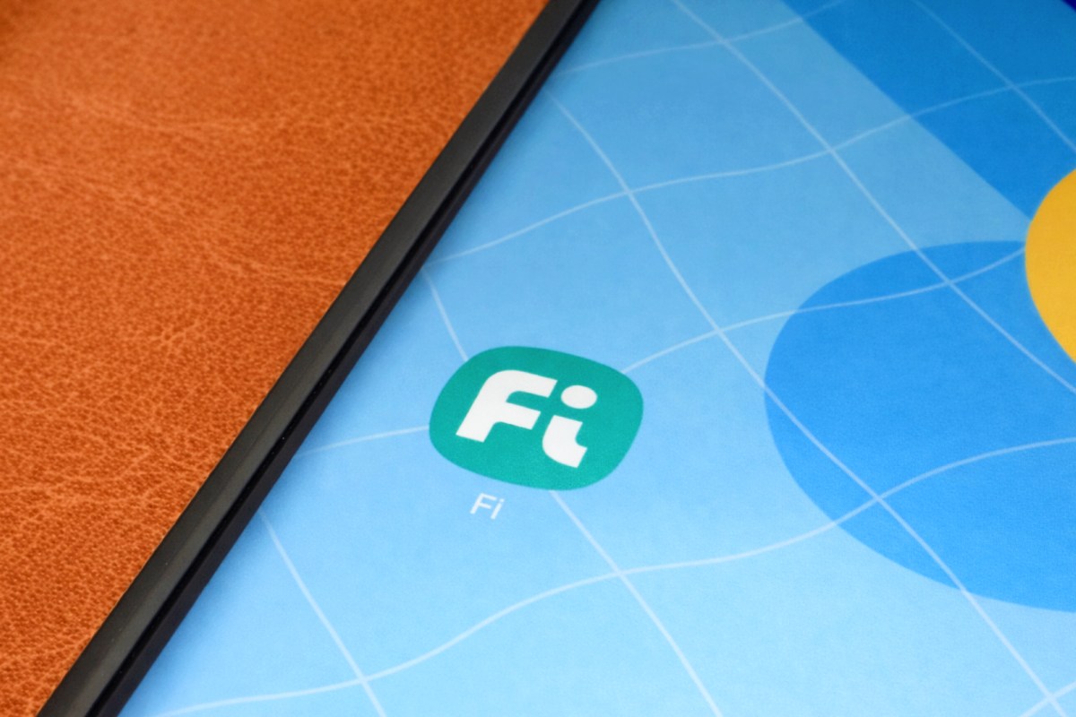 Interface do app Fi mostrando aviso de descontinuação dos serviços bancários pros usuários