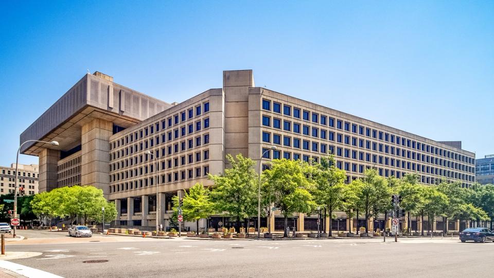 FBI chart showing $11.4 billion crypto scam losses in 2025 with rising trend line
