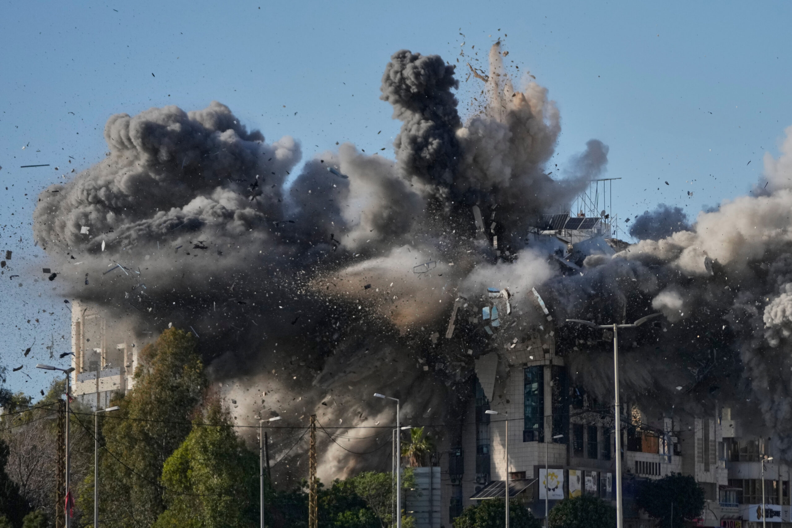 Smoke rises from Israeli airstrike near Beirut airport road, Lebanon, March 31, 2026