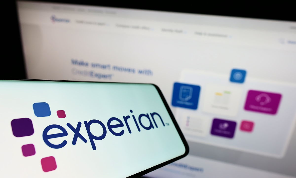 Dashboard do Experian Express mostrando acesso simplificado a relatórios de crédito para bancos comunitários
