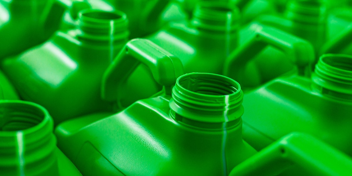 Rising plastic bottle prices amid oil barrels and Strait of Hormuz map