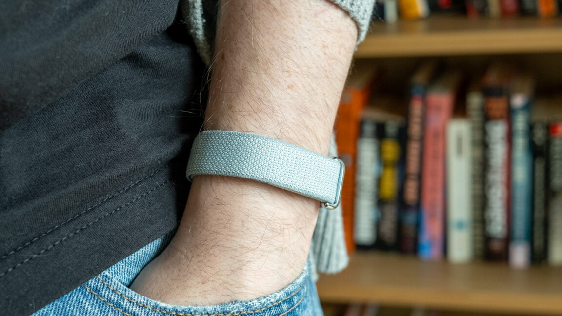 Fitbit Air Dumps Screen, Embraces Google's 'Too Nice' AI Coach